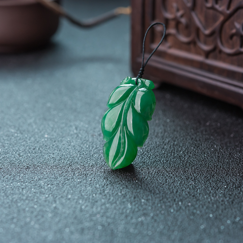 深绿翡翠金枝玉叶吊坠-红掌柜