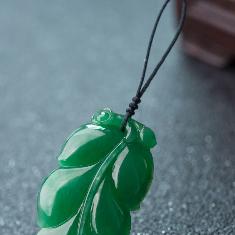 糯种深绿翡翠吊坠-红掌柜