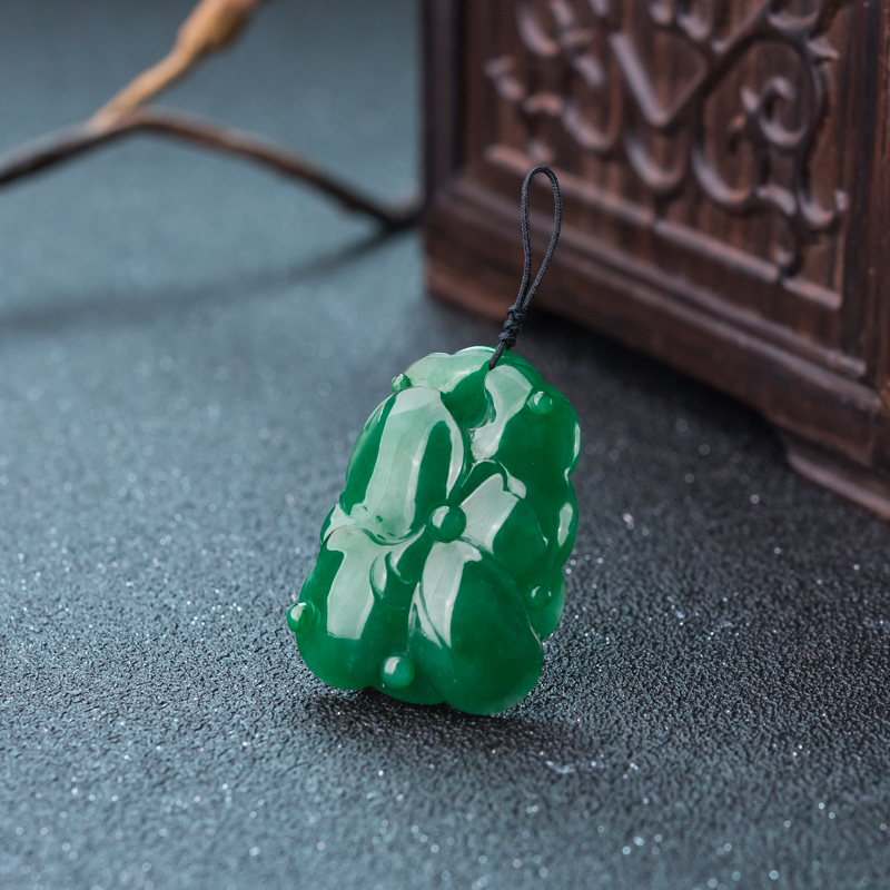 深绿翡翠年年有余吊坠-红掌柜