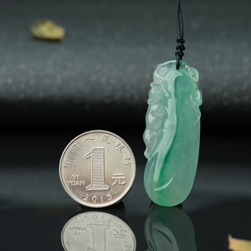  缅甸天然翡翠福瓜吊坠-红掌柜