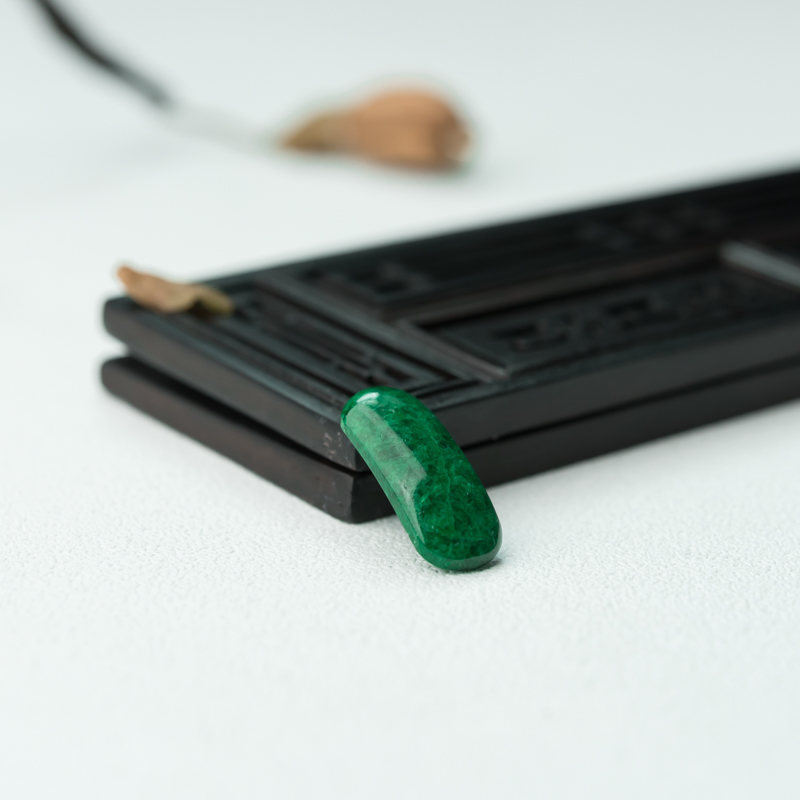 干青种翡翠戒面-红掌柜