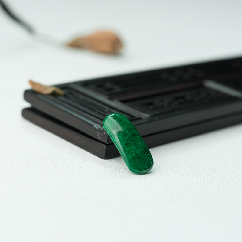 干青种翡翠戒面-红掌柜