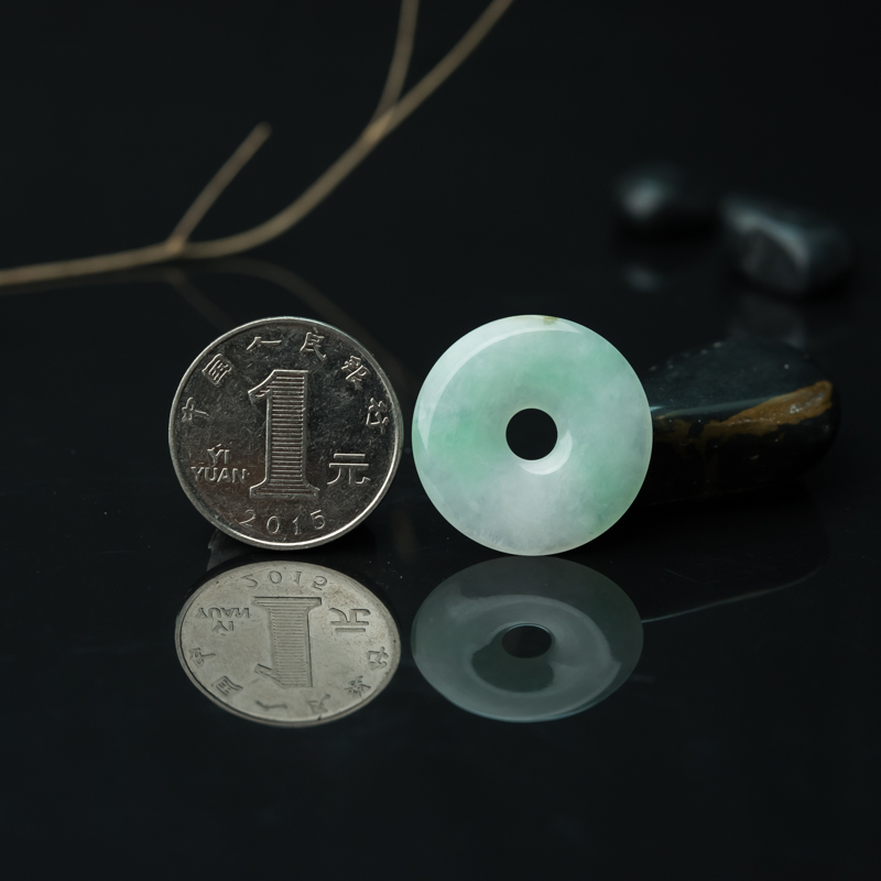 糯冰种飘翠翡翠吊坠-红掌柜