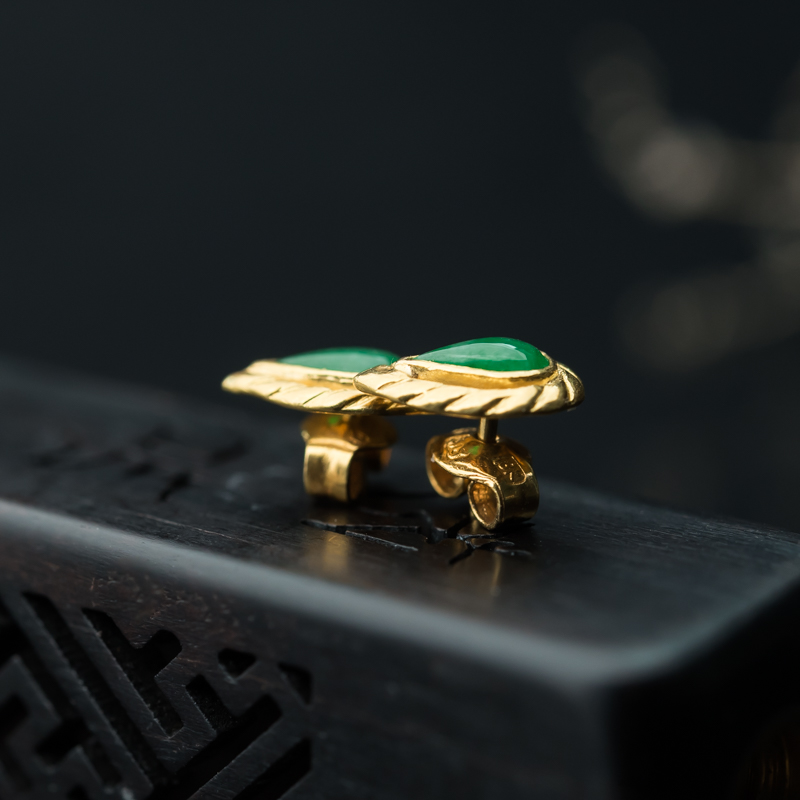 糯种翠绿翡翠耳钉-红掌柜