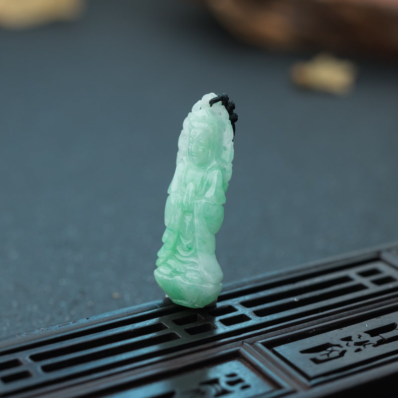 糯种浅绿翡翠观音吊坠-红掌柜
