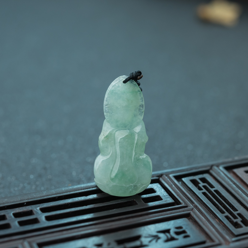 翡翠观音吊坠-红掌柜