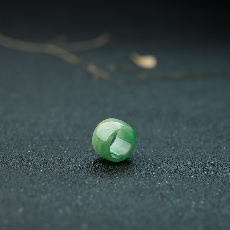 天然糯冰种俏色翡翠路路通吊坠-红掌柜