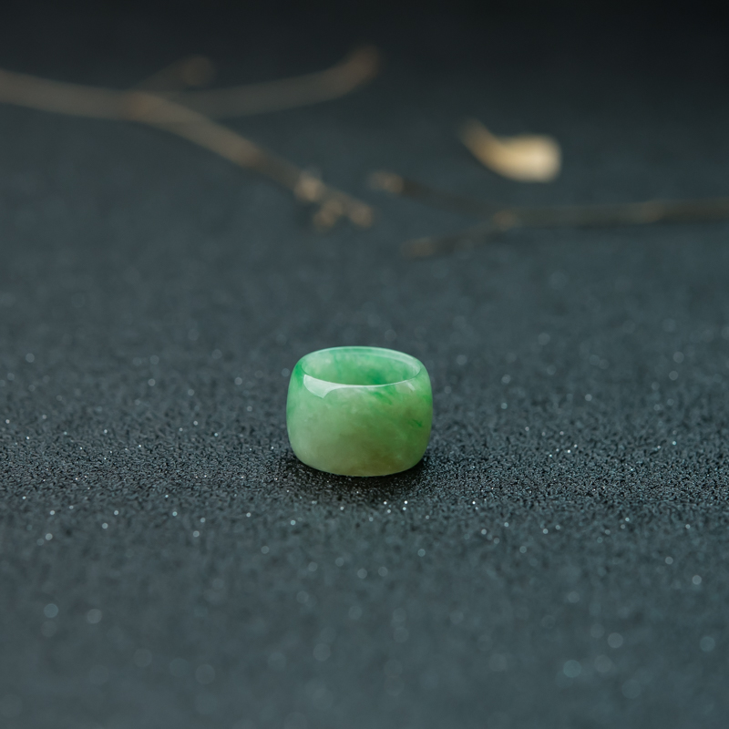 缅甸天然俏色翡翠路路通吊坠-红掌柜