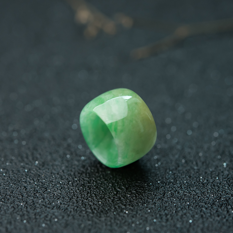 缅甸天然糯冰种俏色翡翠吊坠-红掌柜