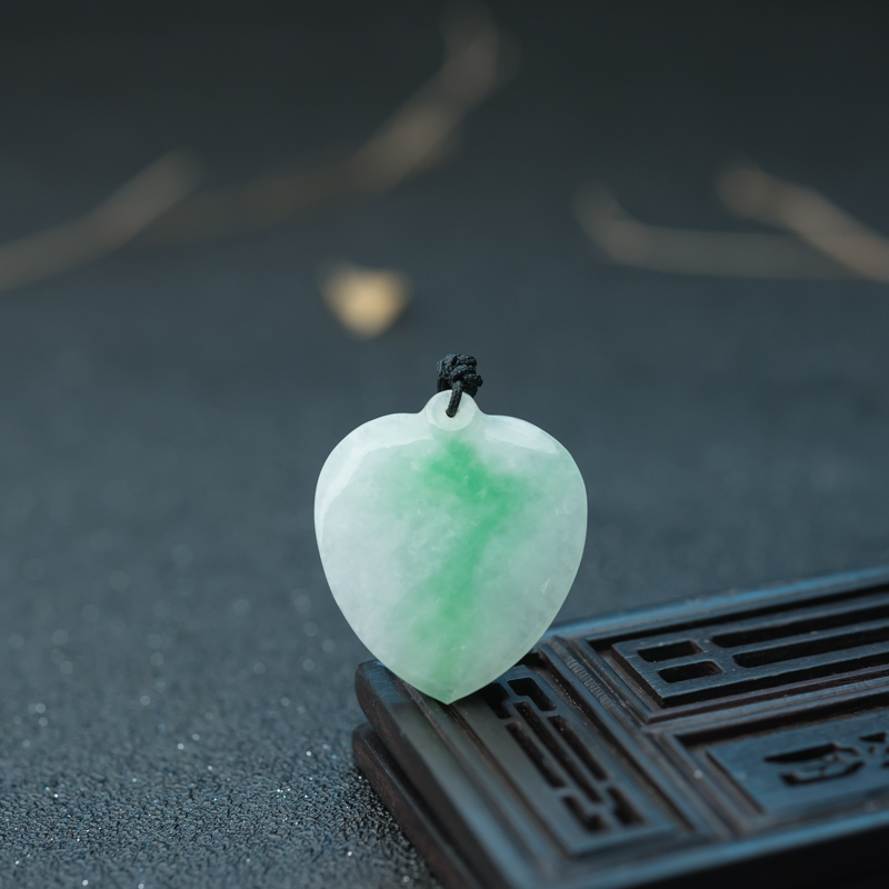 翡翠寿桃吊坠-红掌柜