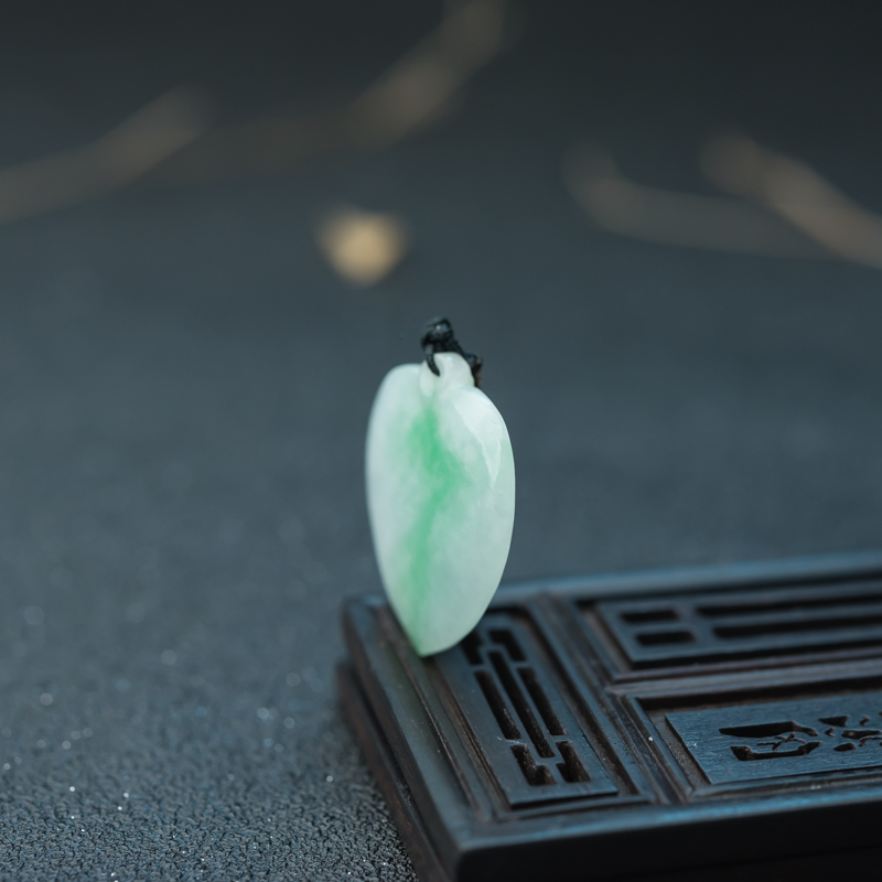 天然缅甸糯种飘翠翡翠吊坠-红掌柜