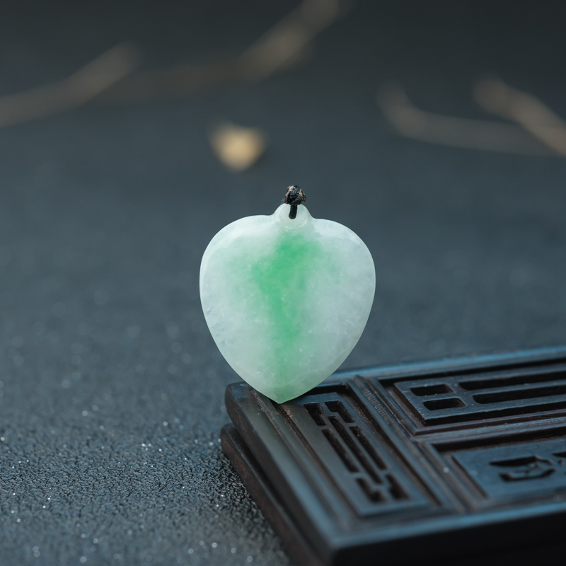 天然缅甸飘翠翡翠寿桃吊坠-红掌柜