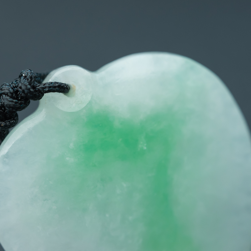 天然糯种飘翠翡翠寿桃吊坠-红掌柜