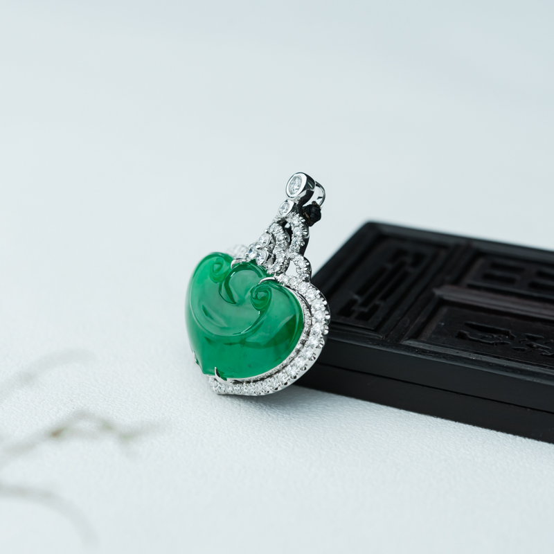 糯冰种翡翠吊坠-红掌柜