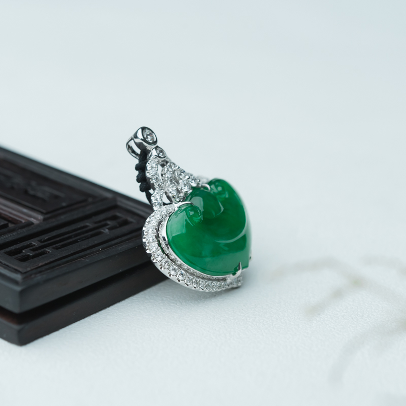 缅甸糯冰种翠绿翡翠如意吊坠-红掌柜