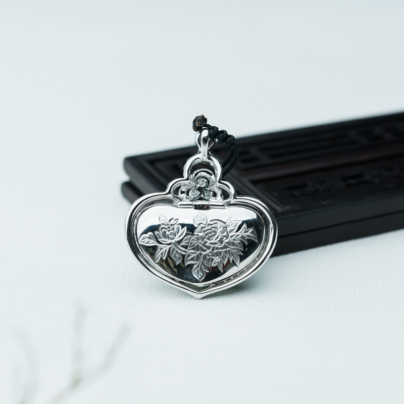 缅甸天然翠绿翡翠如意吊坠-红掌柜