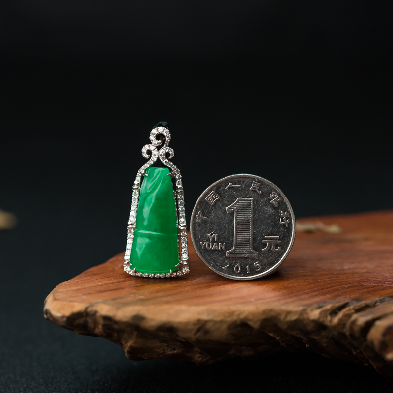 糯种阳绿翡翠吊坠-红掌柜