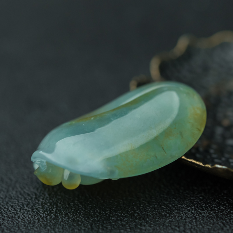 缅甸天然糯冰种俏色翡翠吊坠-红掌柜