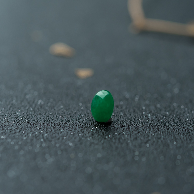 天然糯冰种阳绿翡翠蛋面-红掌柜