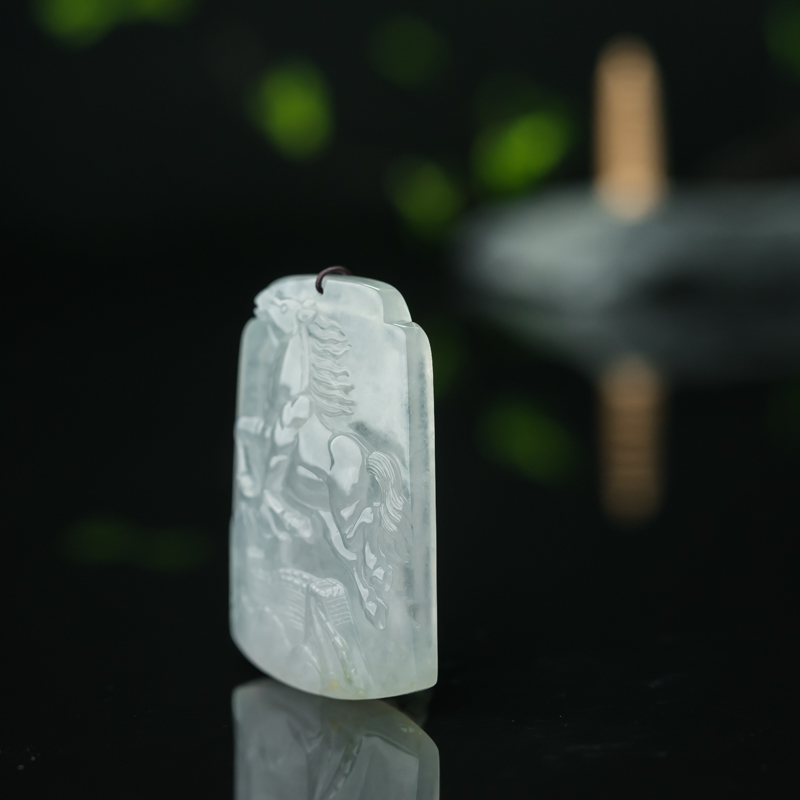 天然糯冰种翡翠一马当先吊坠-红掌柜