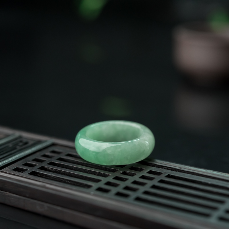 天然糯种飘翠翡翠戒指-红掌柜