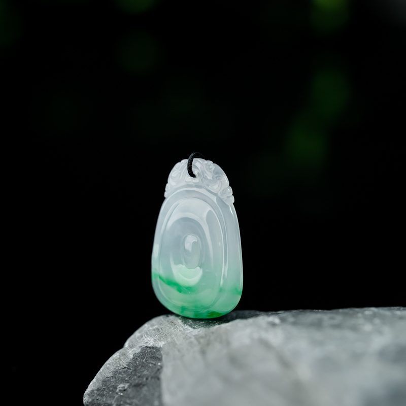 天然冰种飘翠翡翠金钱贝吊坠-红掌柜