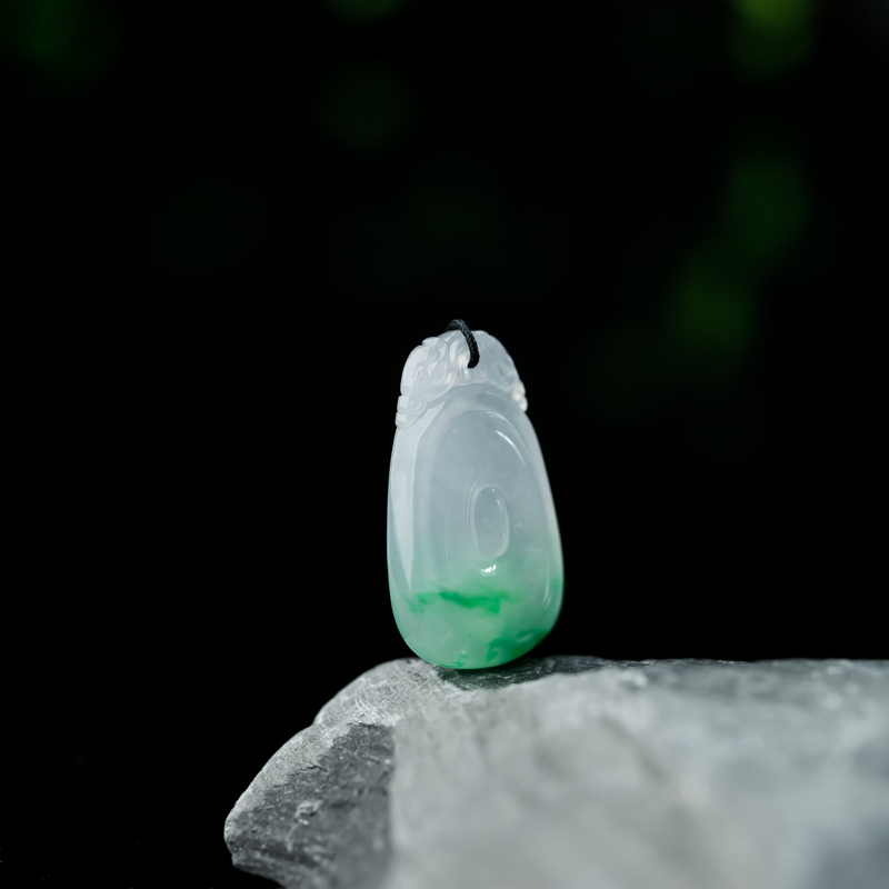 缅甸冰种飘翠翡翠金钱贝吊坠-红掌柜