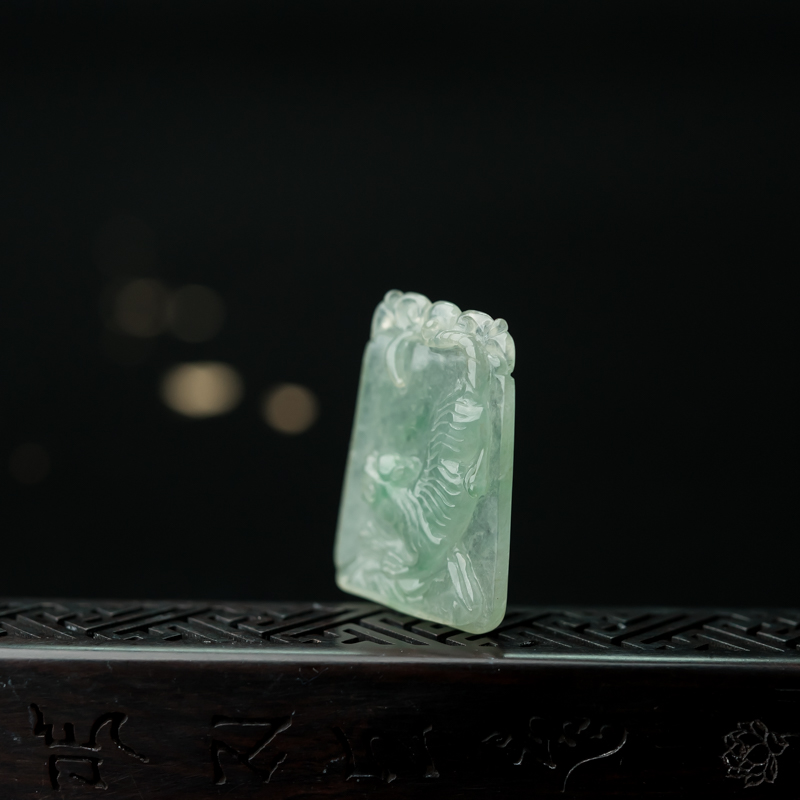 天然糯冰种飘翠翡翠寅虎吊坠-红掌柜