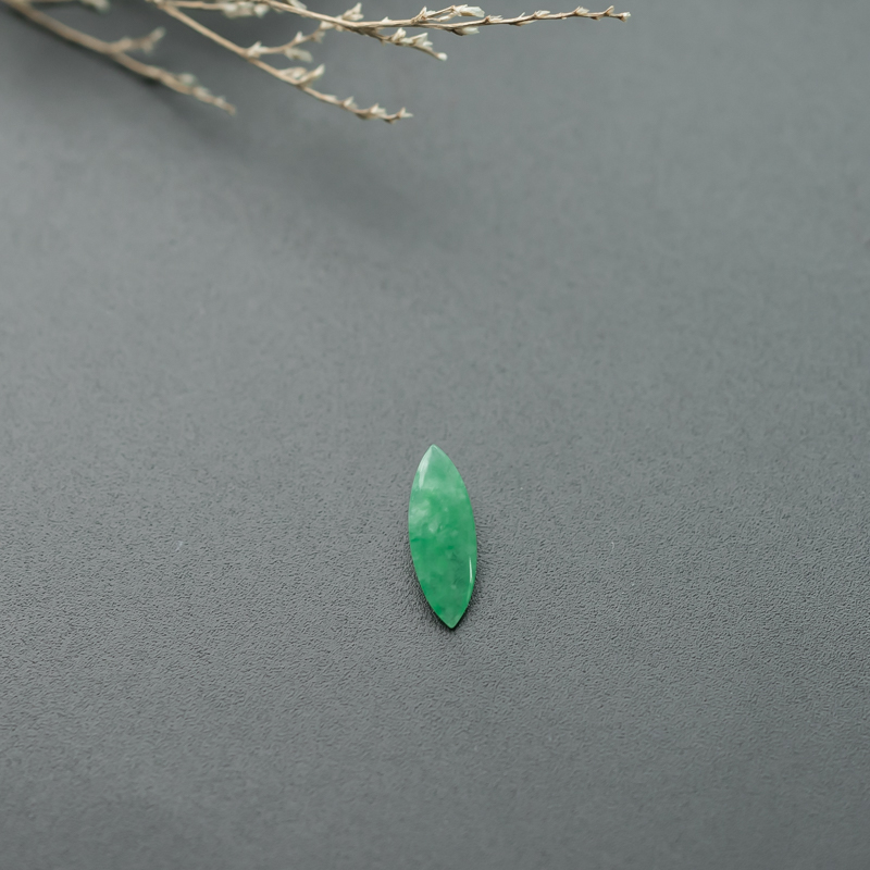 缅甸天然翠绿翡翠随形戒面-红掌柜