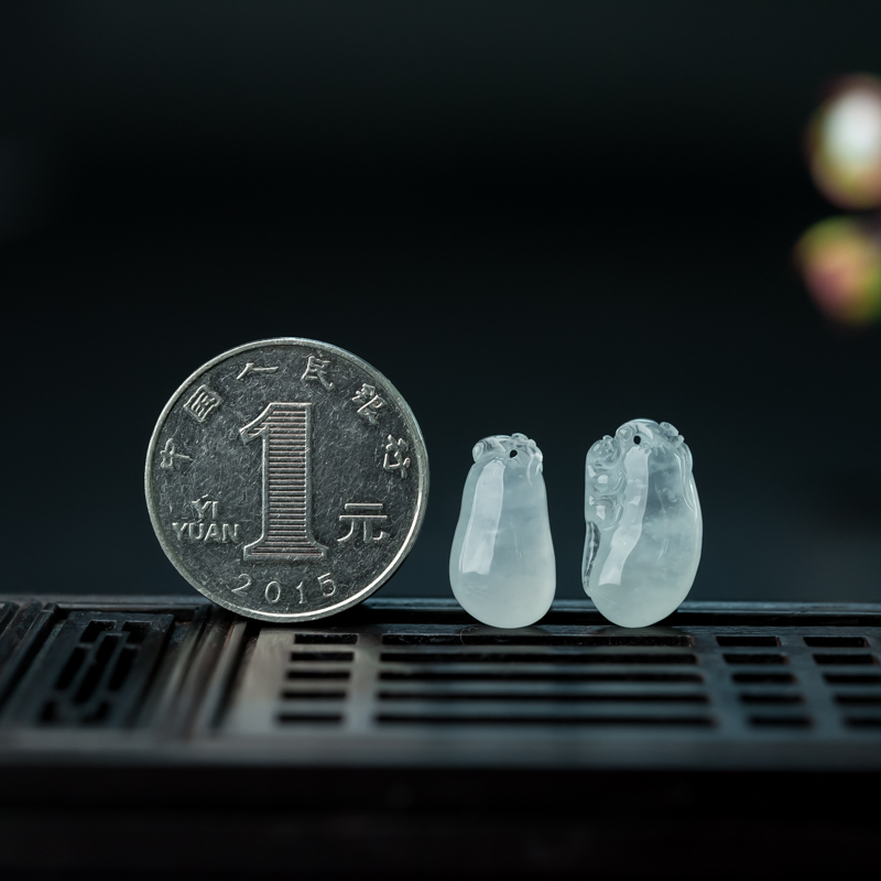 糯冰种翡翠吊坠-红掌柜