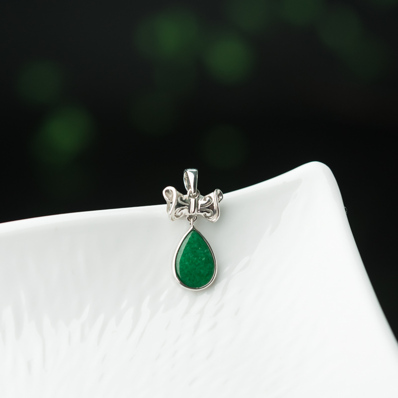 18K糯种翠绿翡翠水滴吊坠-红掌柜