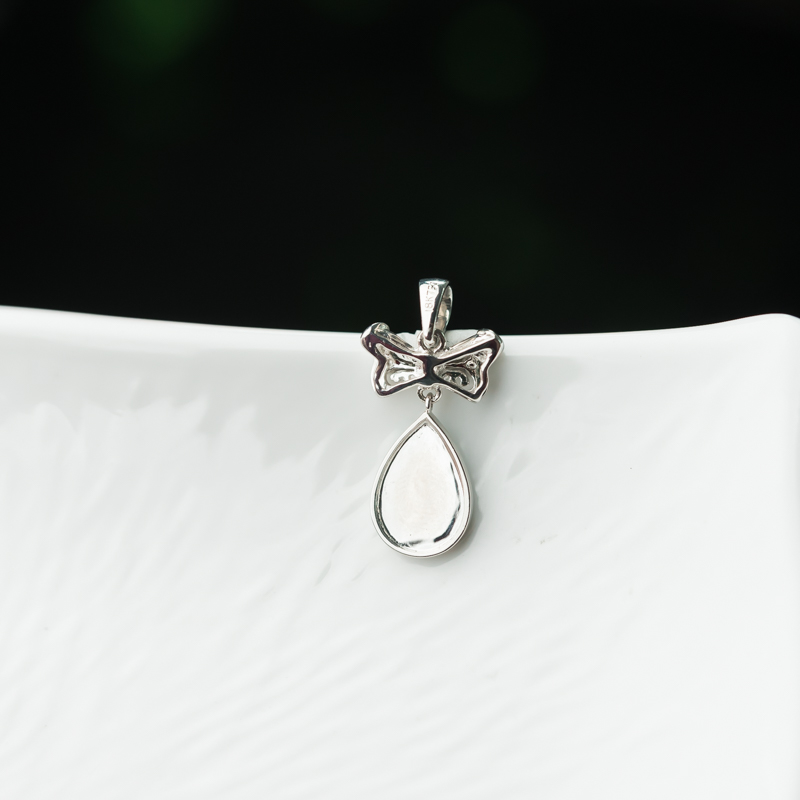 18K糯种翡翠水滴吊坠-红掌柜