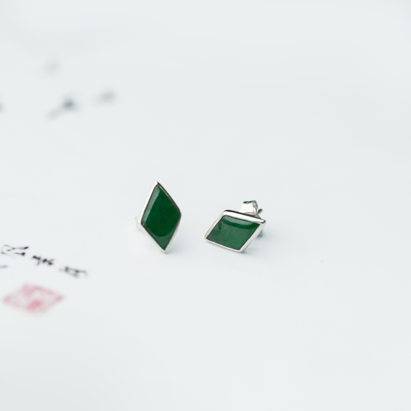 18K糯种翠绿翡翠随形耳钉-红掌柜