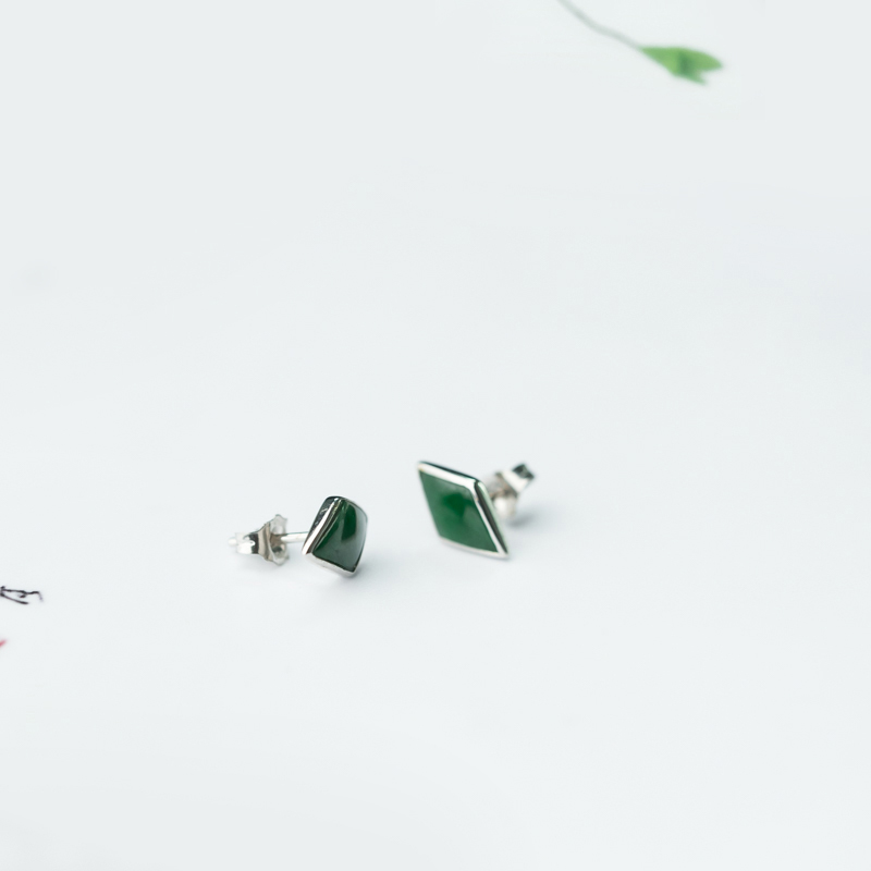 糯种翠绿翡翠随形耳钉-红掌柜