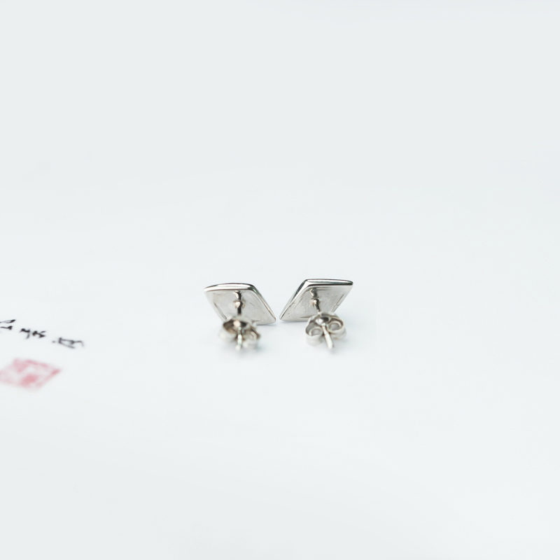 18K糯种翡翠随形耳钉-红掌柜