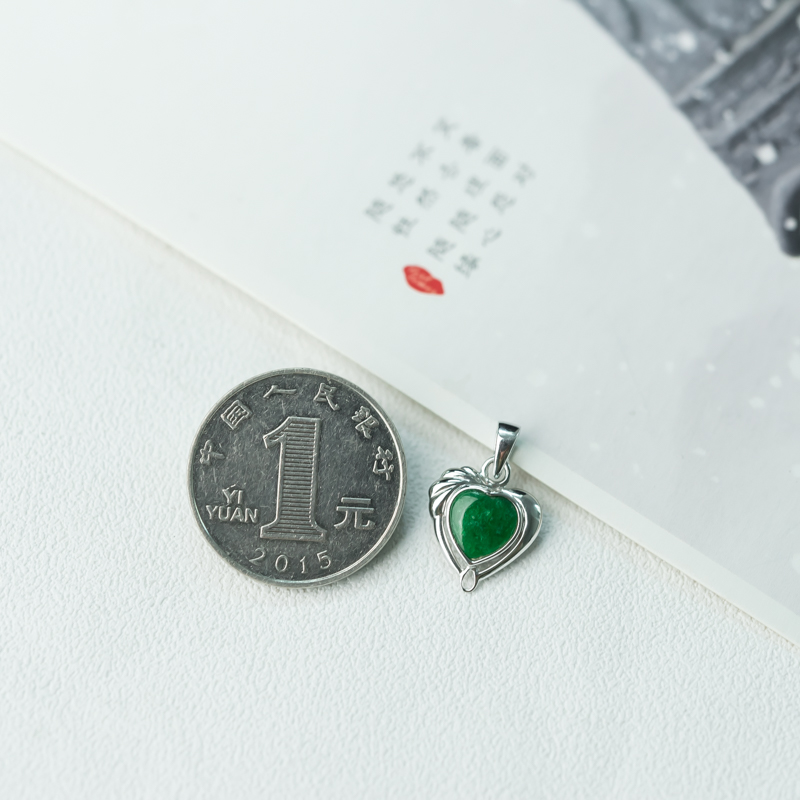 糯种翠绿翡翠吊坠-红掌柜