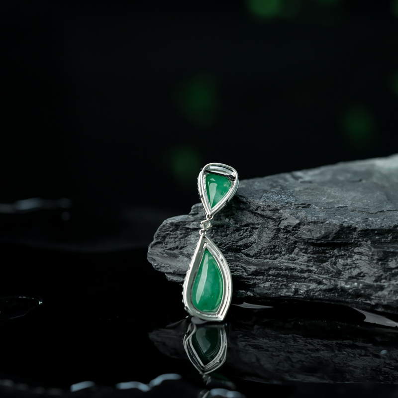 18K糯冰种翡翠吊坠-红掌柜