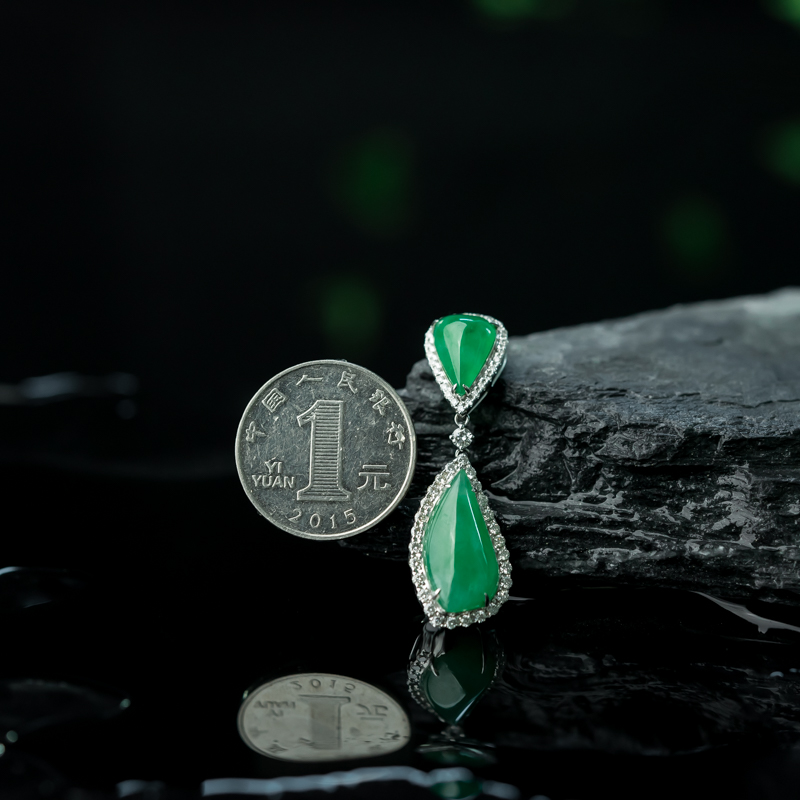 糯冰种翡翠吊坠-红掌柜