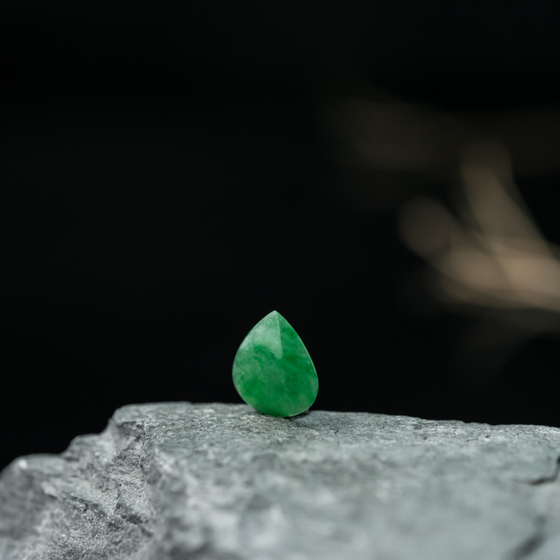 天然糯种翠绿翡翠水滴戒面-红掌柜