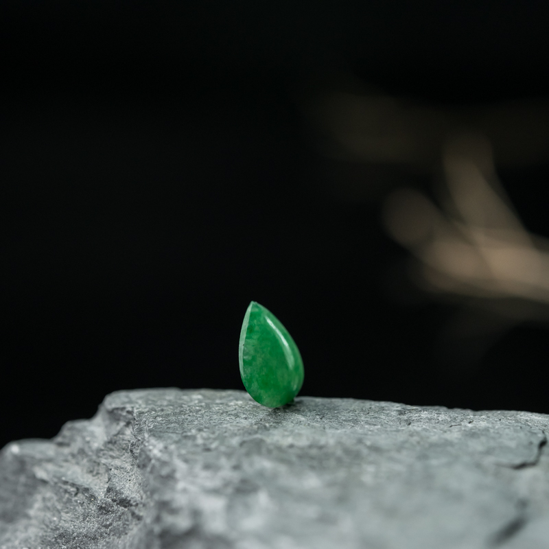 缅甸糯种翠绿翡翠水滴戒面-红掌柜