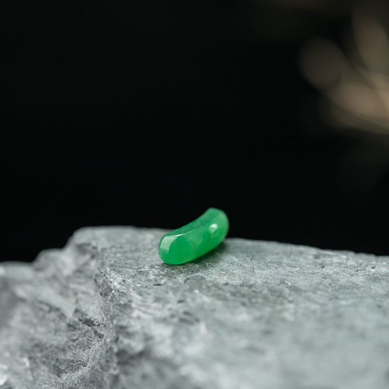 缅甸糯种翠绿翡翠马鞍戒面-红掌柜