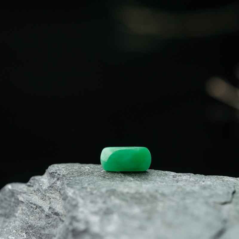 缅甸天然糯种翠绿翡翠马鞍戒面-红掌柜