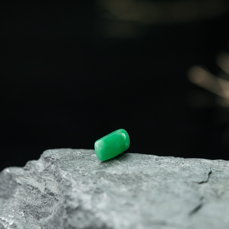 缅甸糯种翠绿翡翠马鞍戒面-红掌柜