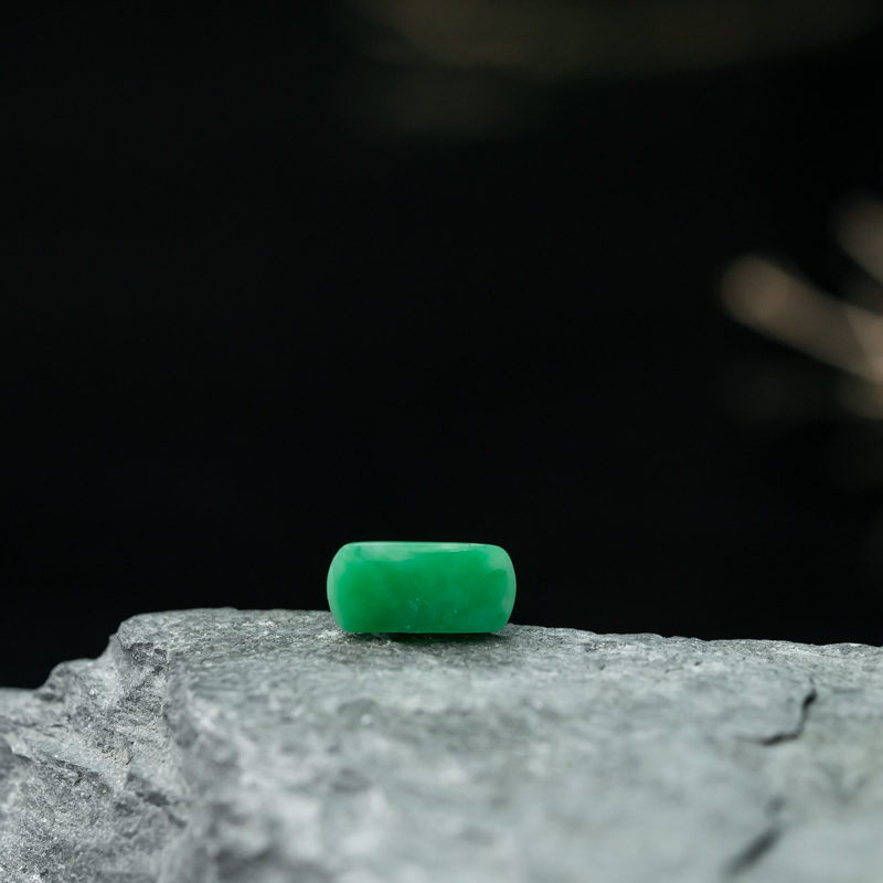 缅甸天然翠绿翡翠马鞍戒面-红掌柜