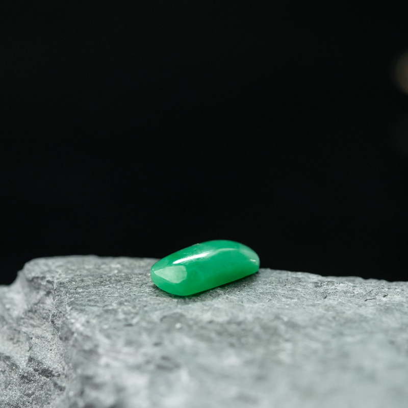 缅甸天然糯种翡翠马鞍戒面-红掌柜