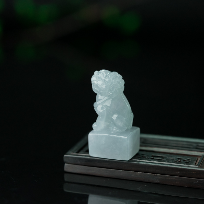 天然糯种淡晴水翡翠瑞兽印章-红掌柜