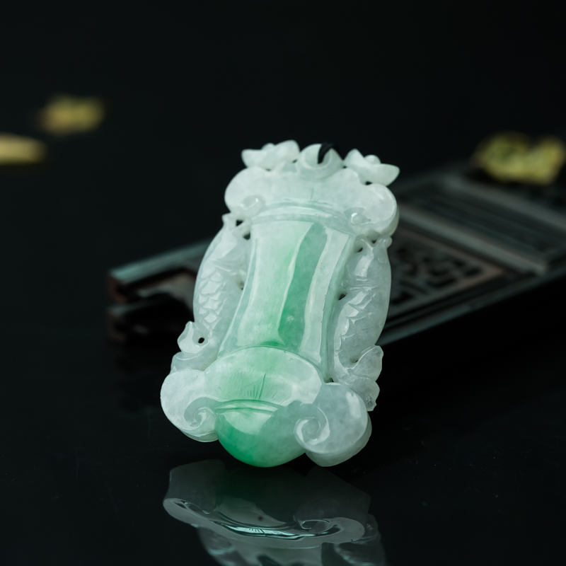 天然糯种飘翠翡翠如意吊坠-红掌柜