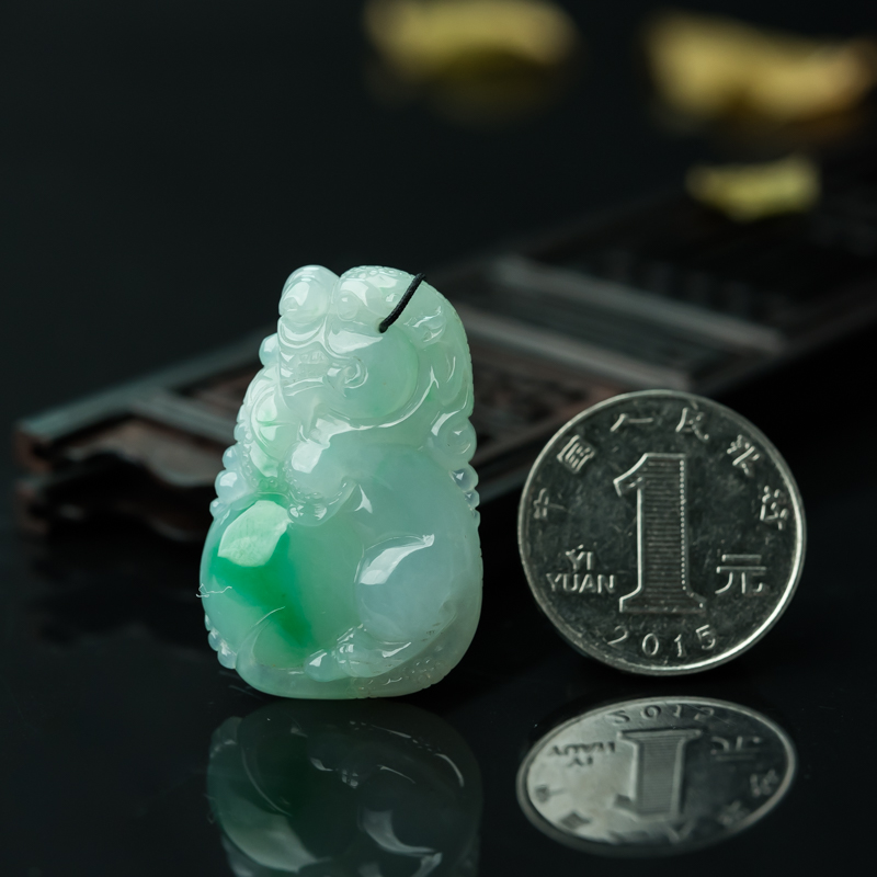 糯冰种飘翠翡翠吊坠-红掌柜