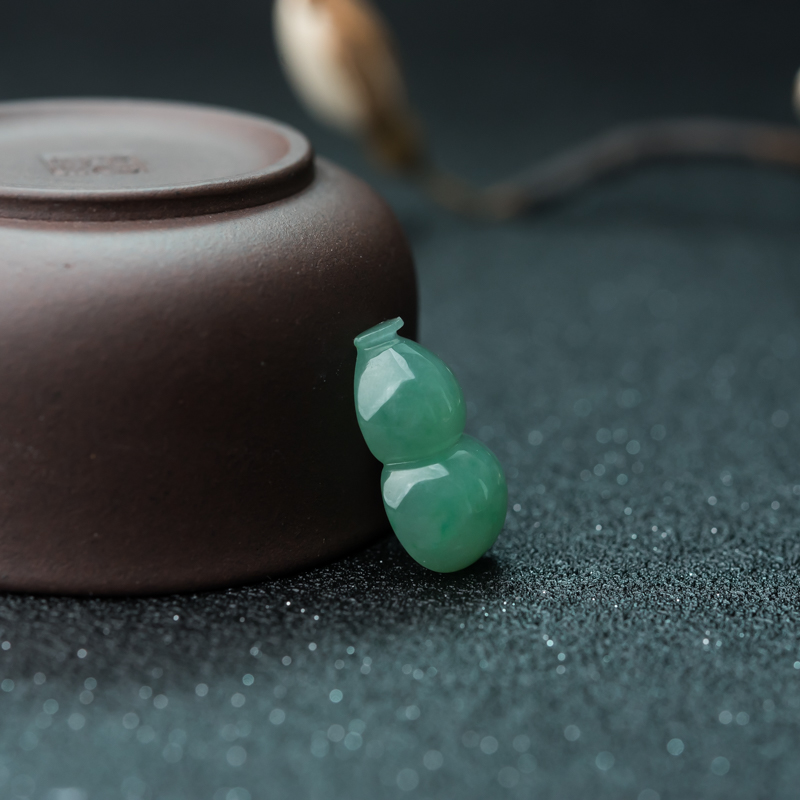 缅甸糯种豆绿翡翠葫芦吊坠-红掌柜