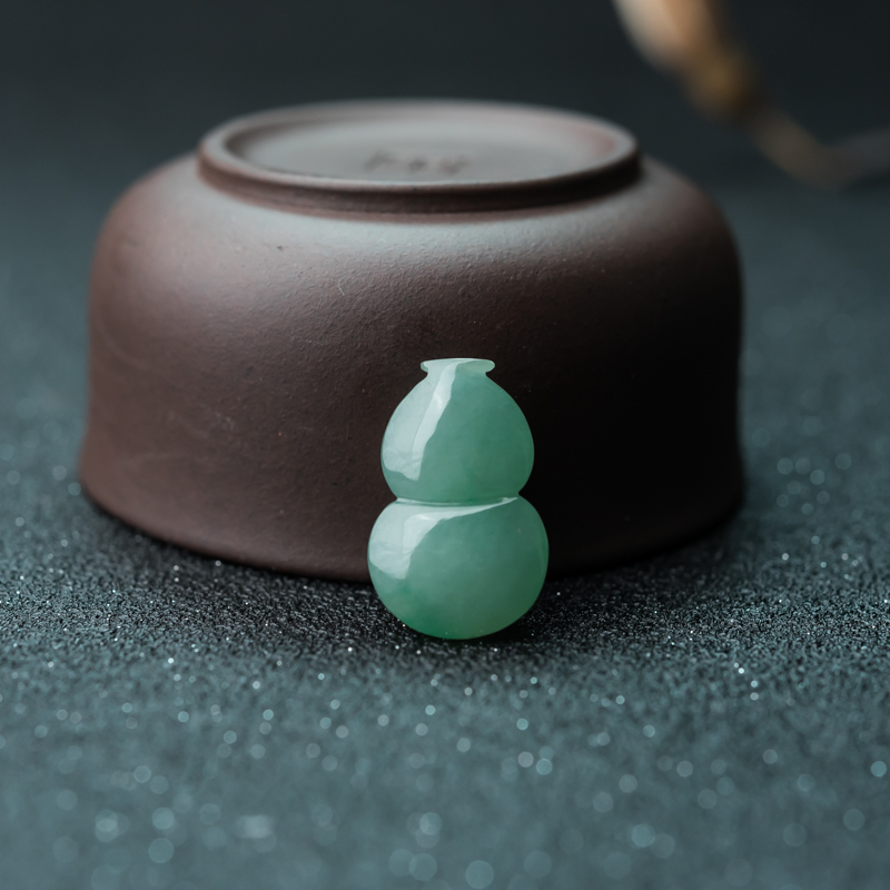 缅甸天然豆绿翡翠葫芦吊坠-红掌柜